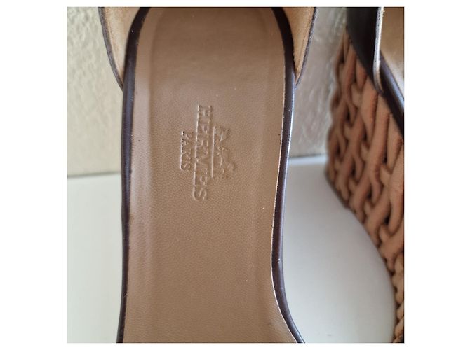 Sandali Hermès in pelle rosso scuro Bordò - vista 2