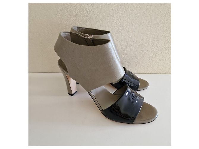 Sandali Chanel in vernice grigio 40 - vista 2