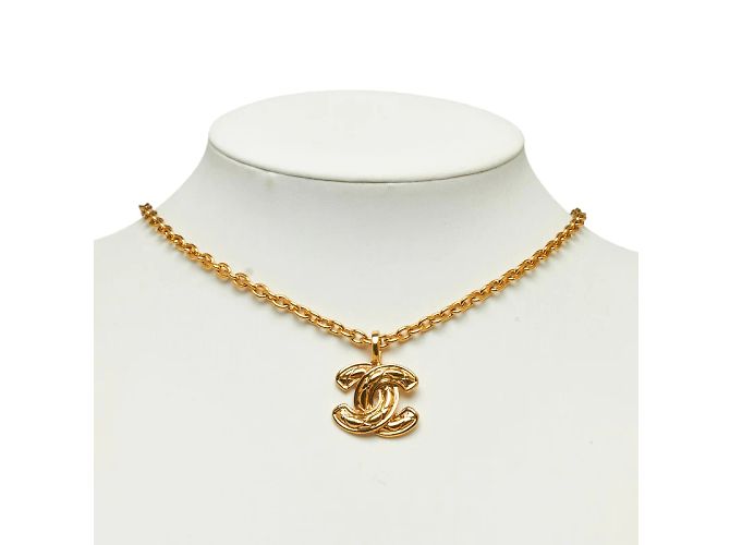 Chanel Collana con ciondolo logo CC trapuntato D'oro - vista 8