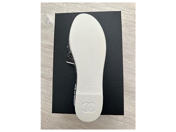 Sandali Chanel in cotone bianco - vista 2