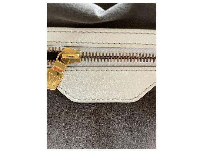 Borsa Louis Vuitton in pelle color crema Crudo - vista 3