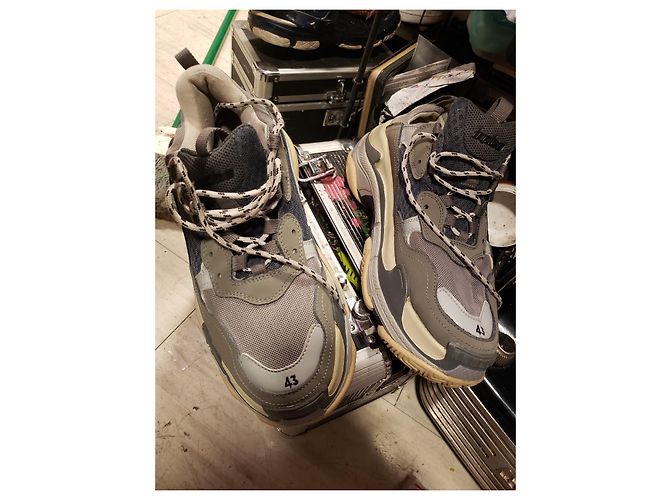 Balenciaga Triple S Sneaker Grau Leder - Ansicht 5