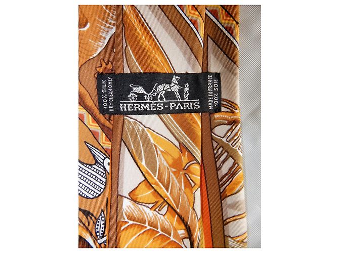 Cravatta Hermès in seta marrone Au Son du Tam Tam - vista 3