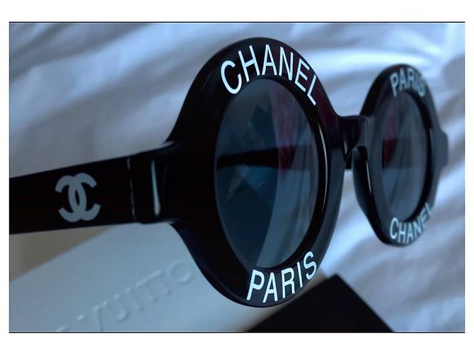 Gafas de sol Chanel redondas en acetato negro - vista 2