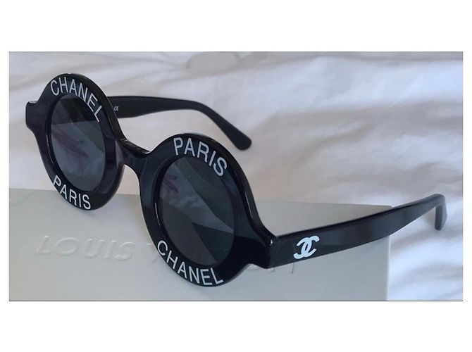 Gafas de sol Chanel redondas en acetato negro - vista 3