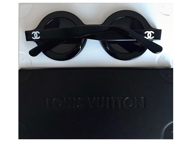 Gafas de sol Chanel redondas en acetato negro - vista 4
