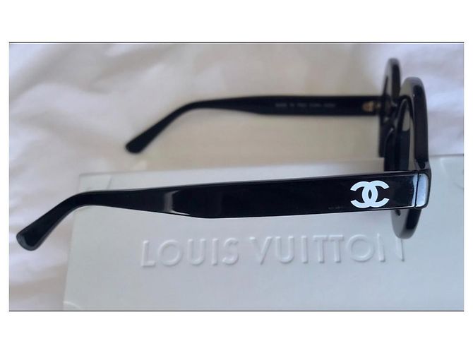 Gafas de sol Chanel redondas en acetato negro - vista 5
