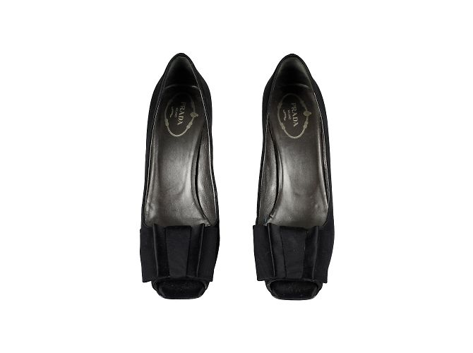 Bow Décolleté aperte in raso nero Prada - vista 3
