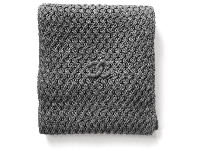 Chanel Archival CC Logo Grobstrickschal aus grauem Kaschmir - Ansicht 2