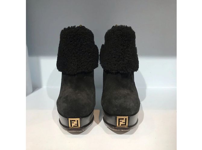 Botas FENDI T.EU 39.5 de ante Negro - vista 3