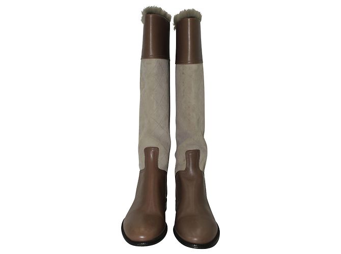 Timeless Botas Chanel acolchoadas até o joelho em camurça e couro creme e marrom Branco Cru - vista 10