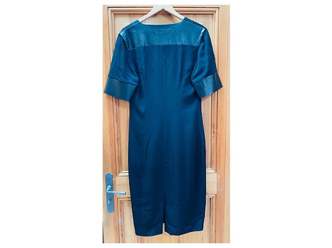 Iceberg Kleid aus schwarzer Viskose mit Kunstleder Details - Ansicht 3