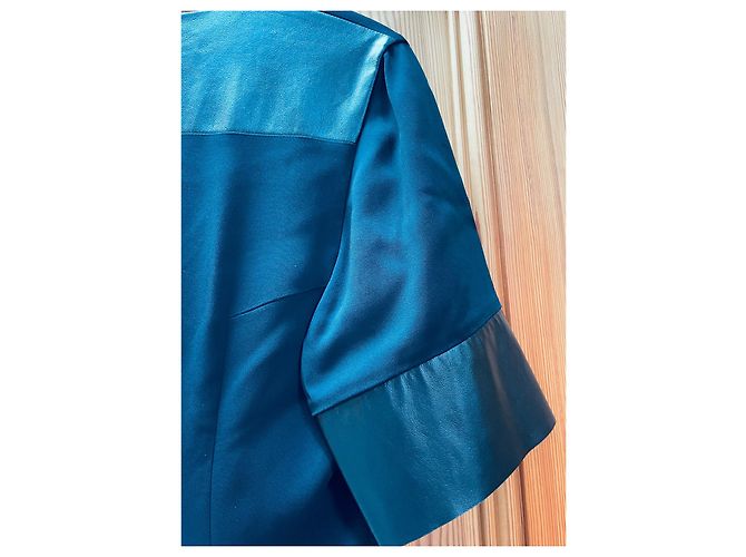 Iceberg Kleid aus schwarzer Viskose mit Kunstleder Details - Ansicht 5