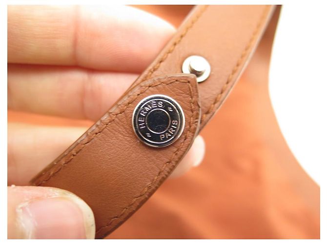 Hermès RARO TOP HALTER HERMES EN CUERO MARRÓN 36 s mirada 18 primavera 2022 Cuero Castaño - vista 9
