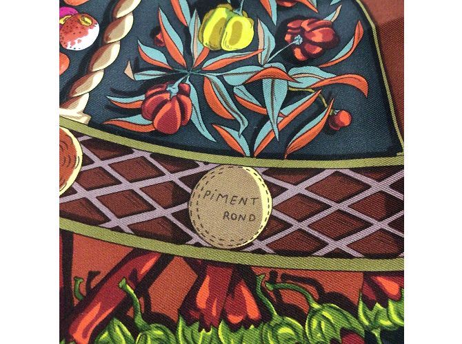 Hermès Hermes rosso / Sciarpa in twill di seta quadrata Hermes Multi Aux Pays des Epices grigio antracite Multicolore - vista 13