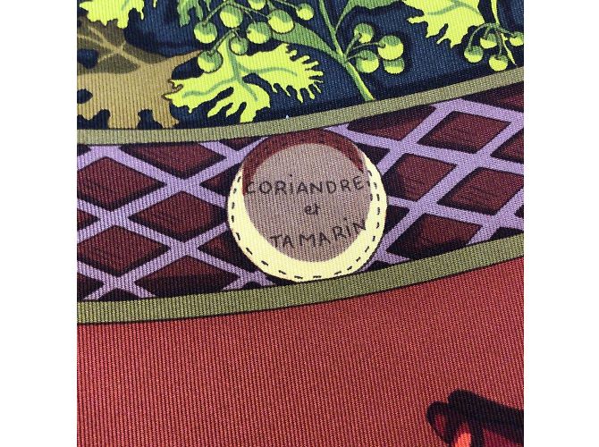 Hermès Hermes rosso / Sciarpa in twill di seta quadrata Hermes Multi Aux Pays des Epices grigio antracite Multicolore - vista 16