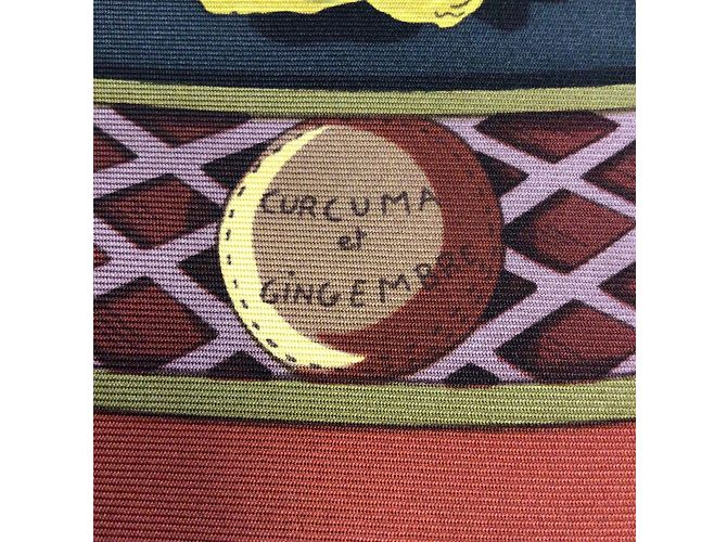 Hermès Hermes rosso / Sciarpa in twill di seta quadrata Hermes Multi Aux Pays des Epices grigio antracite Multicolore - vista 20