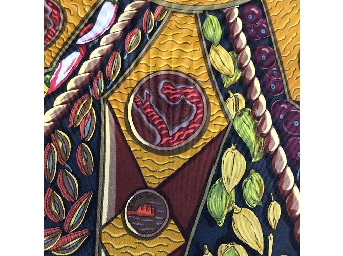 Hermès Hermes rosso / Sciarpa in twill di seta quadrata Hermes Multi Aux Pays des Epices grigio antracite Multicolore - vista 23