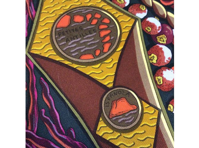 Hermès Hermes rosso / Sciarpa in twill di seta quadrata Hermes Multi Aux Pays des Epices grigio antracite Multicolore - vista 25