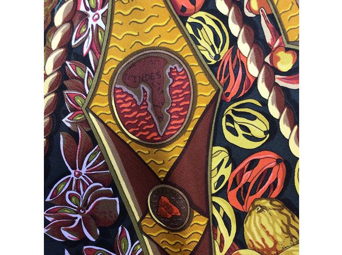 Hermès Hermes rosso / Sciarpa in twill di seta quadrata Hermes Multi Aux Pays des Epices grigio antracite Multicolore - vista 28