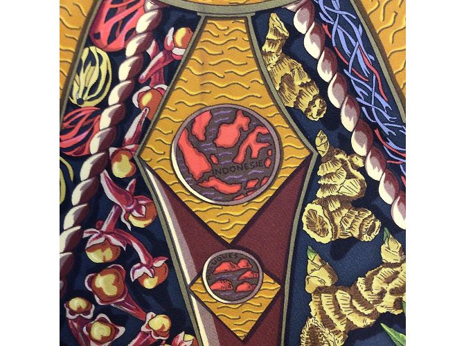 Hermès Hermes rosso / Sciarpa in twill di seta quadrata Hermes Multi Aux Pays des Epices grigio antracite Multicolore - vista 29