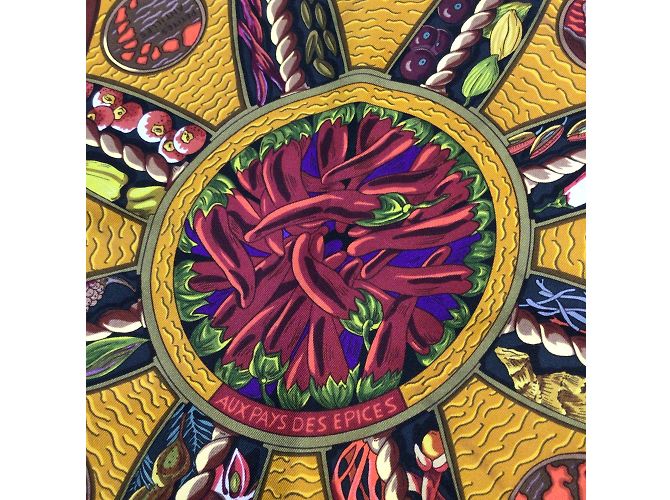 Hermès Hermes rosso / Sciarpa in twill di seta quadrata Hermes Multi Aux Pays des Epices grigio antracite Multicolore - vista 30