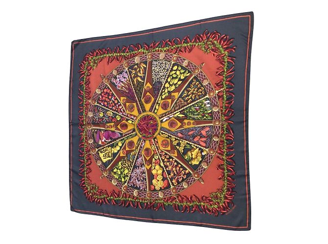 Hermès Hermes rosso / Sciarpa in twill di seta quadrata Hermes Multi Aux Pays des Epices grigio antracite Multicolore - vista 5