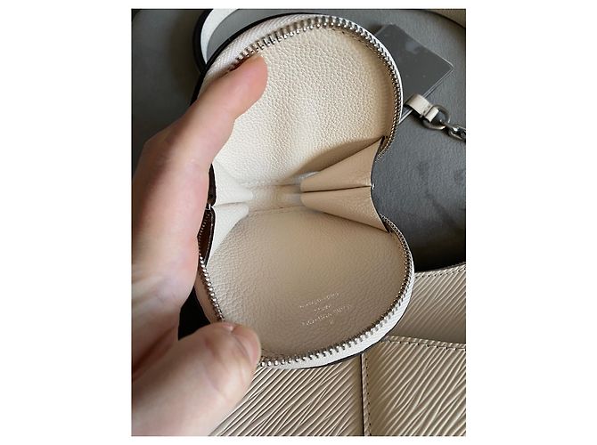 Borsa Louis Vuitton Marellini in pelle Epi quarzo bianco - vista 8