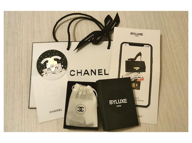Collana Chanel Medaglione Cabochon Nera e Bianca Nero Argento Bianco Grigio - vista 13