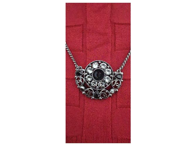 Collana Chanel Medaglione Cabochon Nera e Bianca Nero Argento Bianco Grigio - vista 5