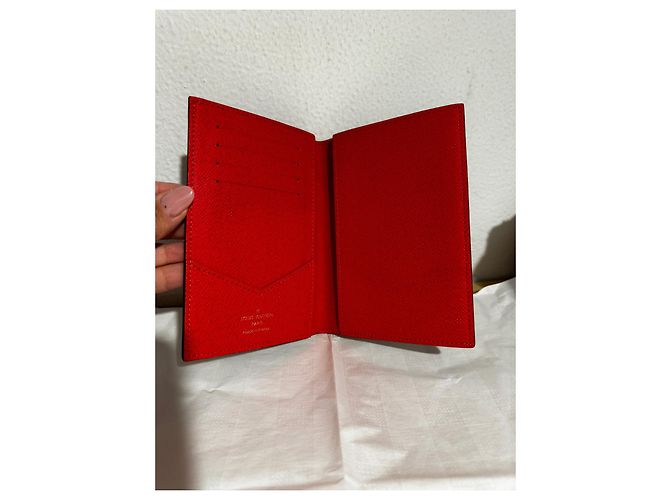 Organizer Edición limitada de Louis Vuitton 2018 Titular del pasaporte de Navidad Roja - vista 4