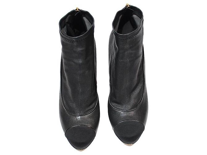 Stivaletti Chanel in pelle nera con tacco CC oro Nero - vista 3