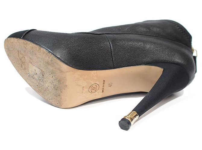 Stivaletti Chanel in pelle nera con tacco CC oro Nero - vista 5