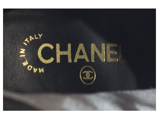 Stivaletti Chanel in pelle nera con tacco CC oro Nero - vista 7