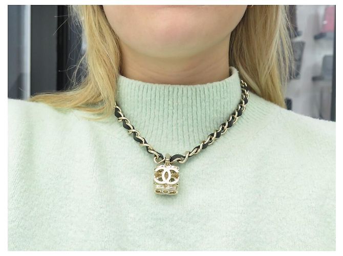 COLLANA CHOCKER CHANEL CUBO CON LOGO CC E CATENA INTRECCIATA 35/45 Collane D'oro - vista 6
