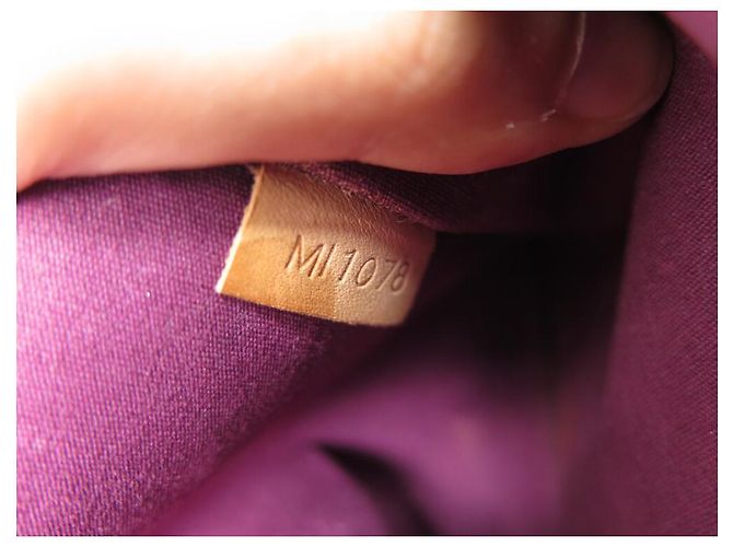 BORSA A MANO LOUIS VUITTON ALMA GM IN PELLE MONOGRAM VERNICE FUCSIA Fuschia - vista 8