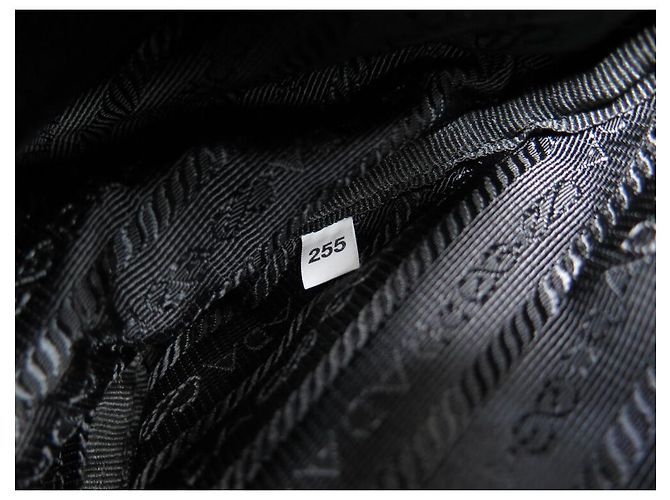 NUOVA BORSA PRADA TRIANGLE BORSA MULTITASCHE 2VH155 BORSA A MANO IN PELLE NERA - vista 11