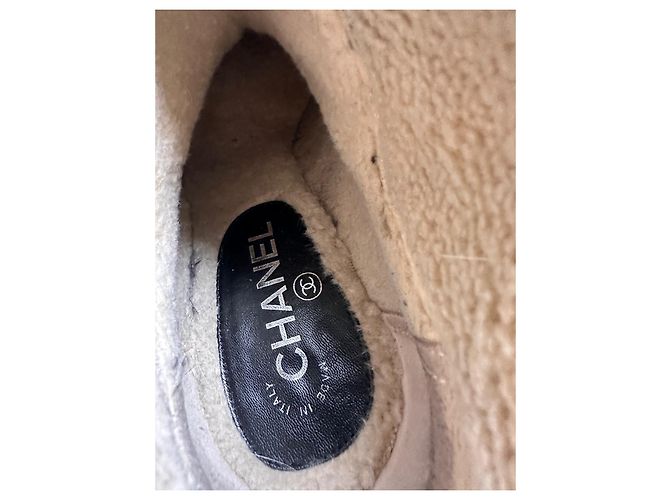 Botines Chanel de cuero gris con logo CC - vista 5