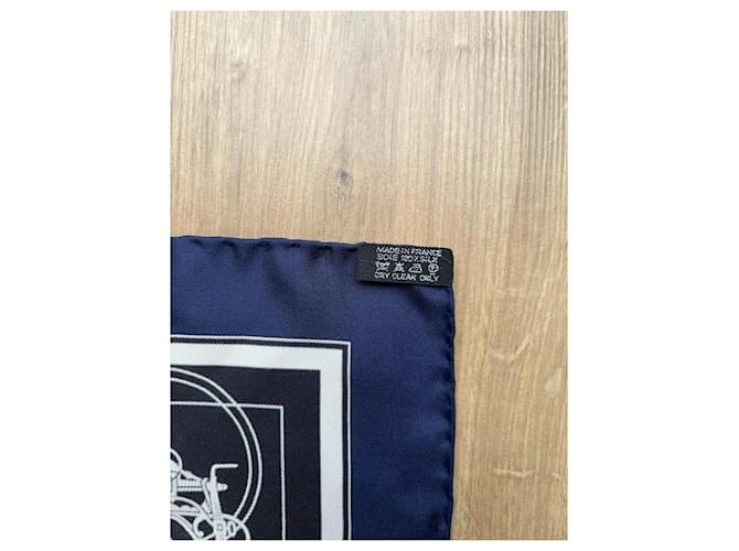 Sciarpa di seta Hermès Gavroche Nero Bianco Blu Navy - vista 2