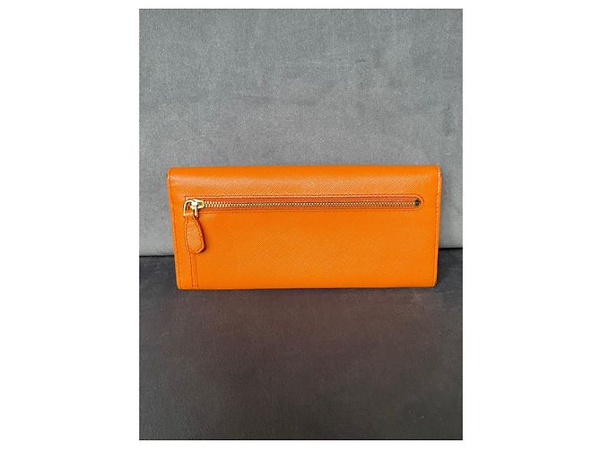 Cartera larga Prada de piel Saffiano naranja - vista 2