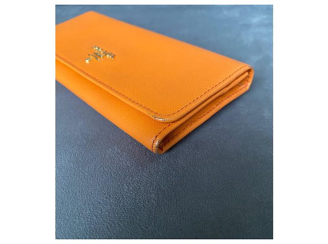 Cartera larga Prada de piel Saffiano naranja - vista 4