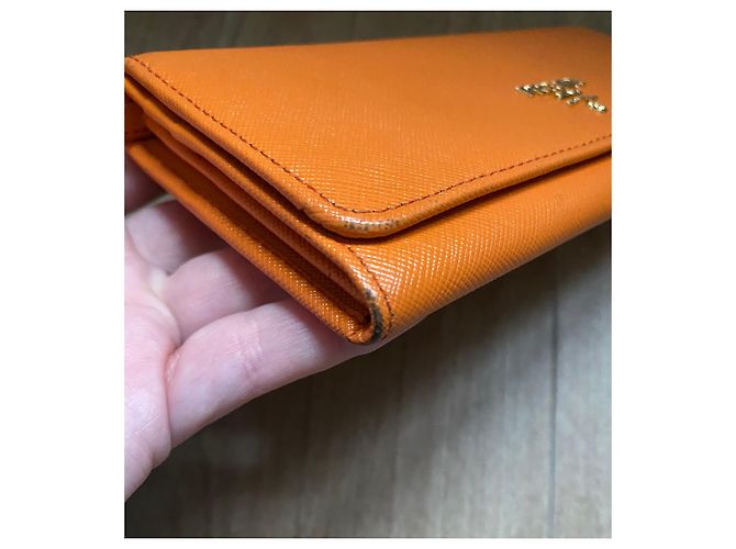 Cartera larga Prada de piel Saffiano naranja - vista 5