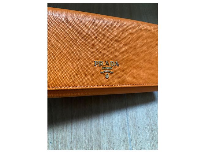 Cartera larga Prada de piel Saffiano naranja - vista 7