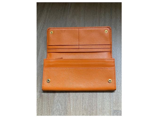 Cartera larga Prada de piel Saffiano naranja - vista 8