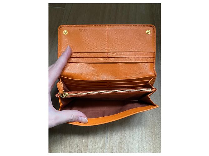 Cartera larga Prada de piel Saffiano naranja - vista 9