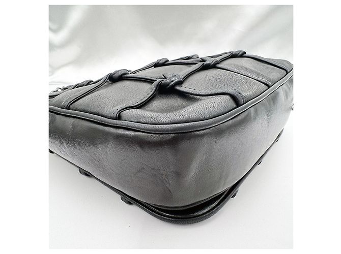 Chanel 19 Bolsa de ombro Chanel Cruise Mini Flap acolchoada com nó de pele de cordeiro Preto - vista 12