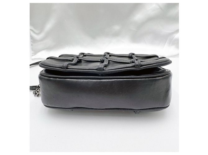 Chanel 19 Bolsa de ombro Chanel Cruise Mini Flap acolchoada com nó de pele de cordeiro Preto - vista 8