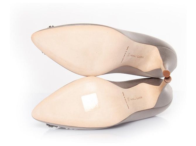 Autre Marque Manolo Blahnik, Décolleté Hangisi in raso Grigio - vista 7