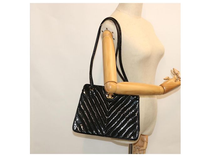 CHANEL V Stitch Turn Lock Umhängetasche Lackleder Schwarz CC Auth 54998 - Ansicht 22