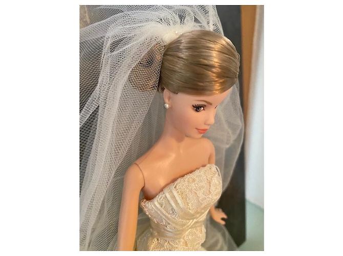 Autre Marque Poupée Barbie Carolina Herrera Bride Gold Label Multicolore - vue 14
